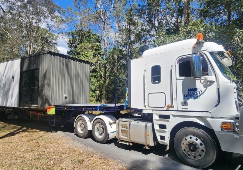 Demountable building relocation